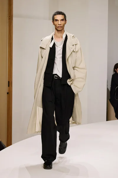 Look 17